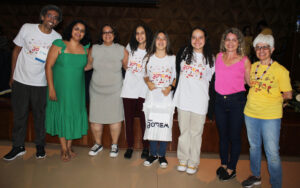 Equipe da Escola Municipal José Miranda Sobrinho, de Betim, premiada (primeiro lugar do Ensino Fundamental) na edição de 2023 | Foto: Eduardo Maia/Proex