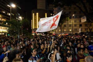 Manifestantes declararam sua indignação com a proposta em tramitação no congresso | Foto: Thiago Furbino