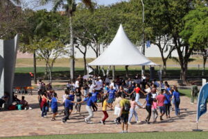 Atividade do programa 'Envelhecimento Ativo', da EEFFTO, na edição de junho de 2024 do Domingo no Campus | Foto: Júlia Ramos/Proex