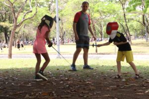 Esgrima para todas as idades estará no Bosque da Música, perto da Rua Professor Eduardo Mendes Guimarães | Foto: Vinícius Duarte/Proex