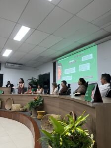 Professores da UFMG e representantes de instituições parcerias no lançamento do guia | Foto: Projeto Redes de Cuidado na TIY