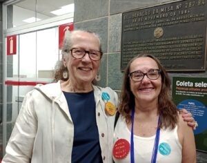 Mônica Fonseca (à esquerda) com a professora Guiomar Frota | Foto: UDH/Proex