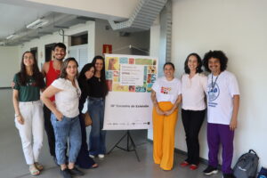 Professores, estudantes e parceiros do projeto 'Educação permanente para o cuidado farmacêutico nas redes de atenção à saúde', da Faculdade de Farmácia | Foto: Eduardo Maia/Proex