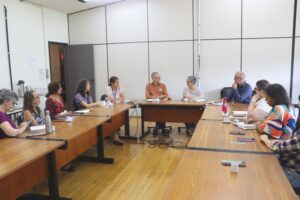 Encontro entre os candidatos e a equipe da Proex, na Reitoria | Foto: Eduardo Maia/Proex