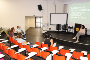 Debate sobre extensão, direitos humanos e participação social marcou a oficina 6 | Foto: Eduardo Maia/Proex