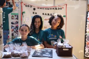 Equipe do projeto "Pet na escola: Uma estratégia de inclusão, aprendizagem e valorização da vida", da Escola Estadual Dona Bilu Figueiredo, de Sabará | Foto: Eduardo Maia/Proex UFMG Equipe do projeto "Pet na escola: Uma estratégia de inclusão, aprendizagem e valorização da vida", da Escola Estadual Dona Bilu Figueiredo, de Sabará | Foto: Eduardo Maia/Proex UFMG
