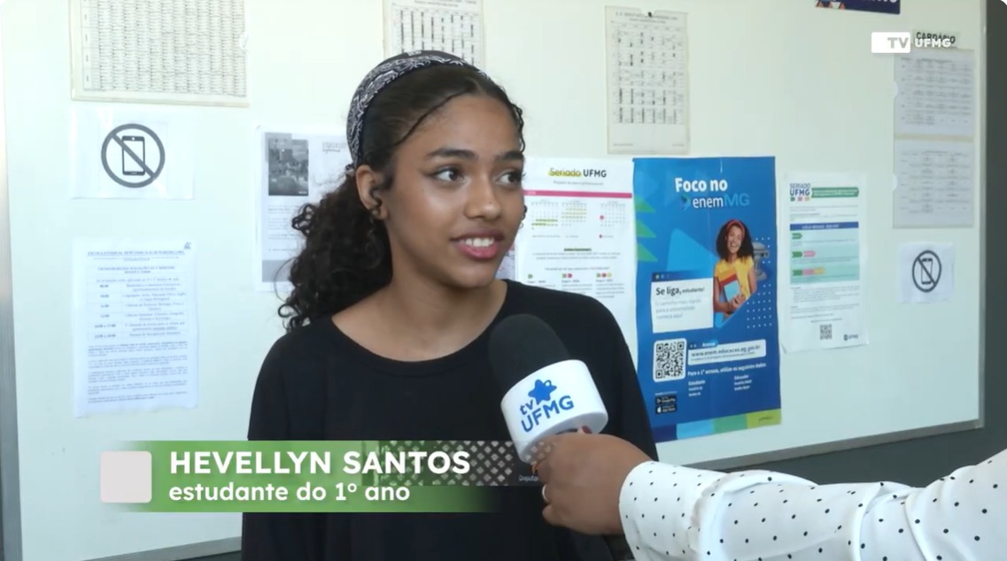 Estudante secundarista em entrevista à TV UFMG