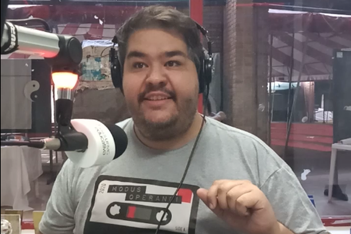 Professor da UFMG em entrevista